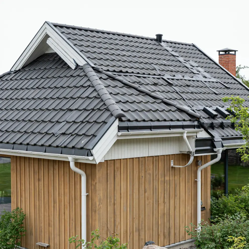taklaggning av tegeltak papptak plattak samt betongplattor i vasterhaninge tyreso huddinge